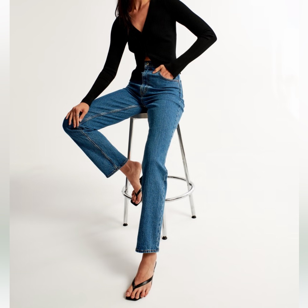 [A&F] 90s Straight Ultra High Rise Curve Love Jean
